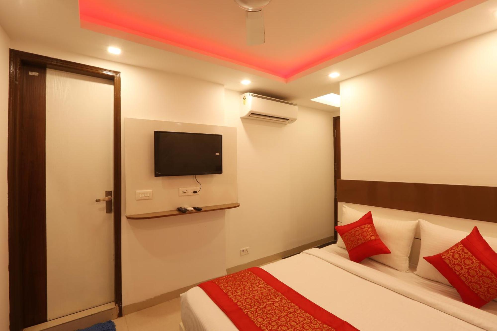 Hotel Sky Wood At Airport Neu-Delhi Exterior foto
