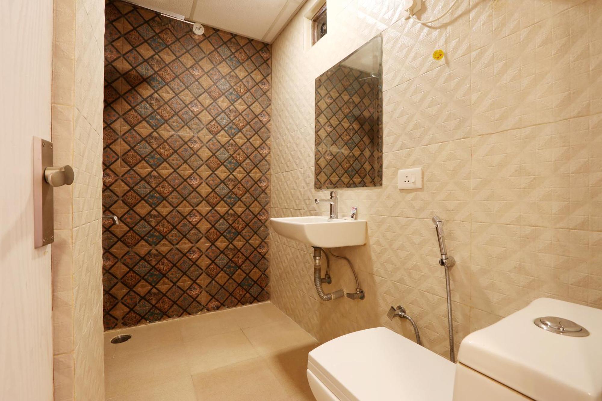 Hotel Sky Wood At Airport Neu-Delhi Exterior foto