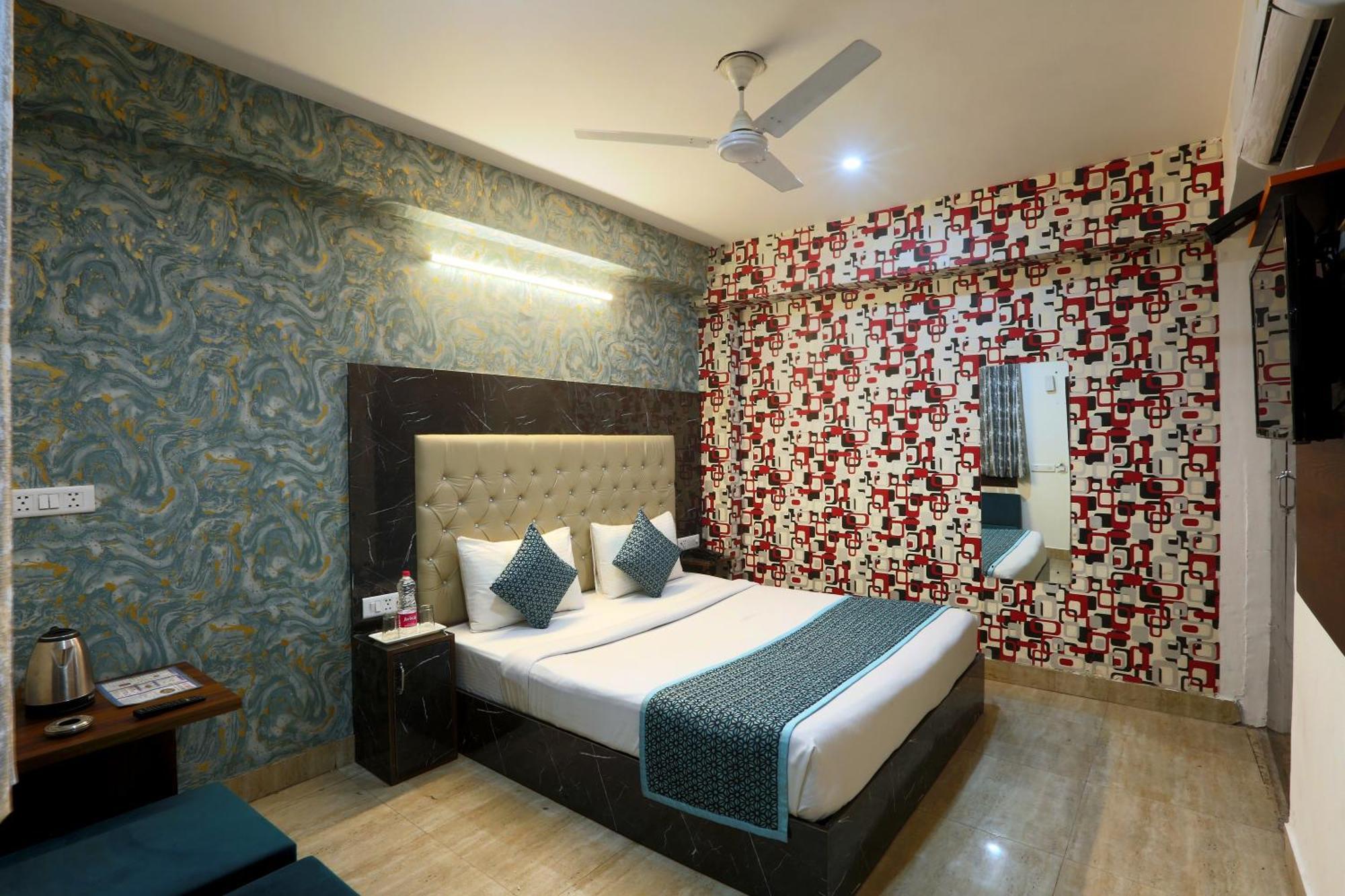 Hotel Sky Wood At Airport Neu-Delhi Exterior foto