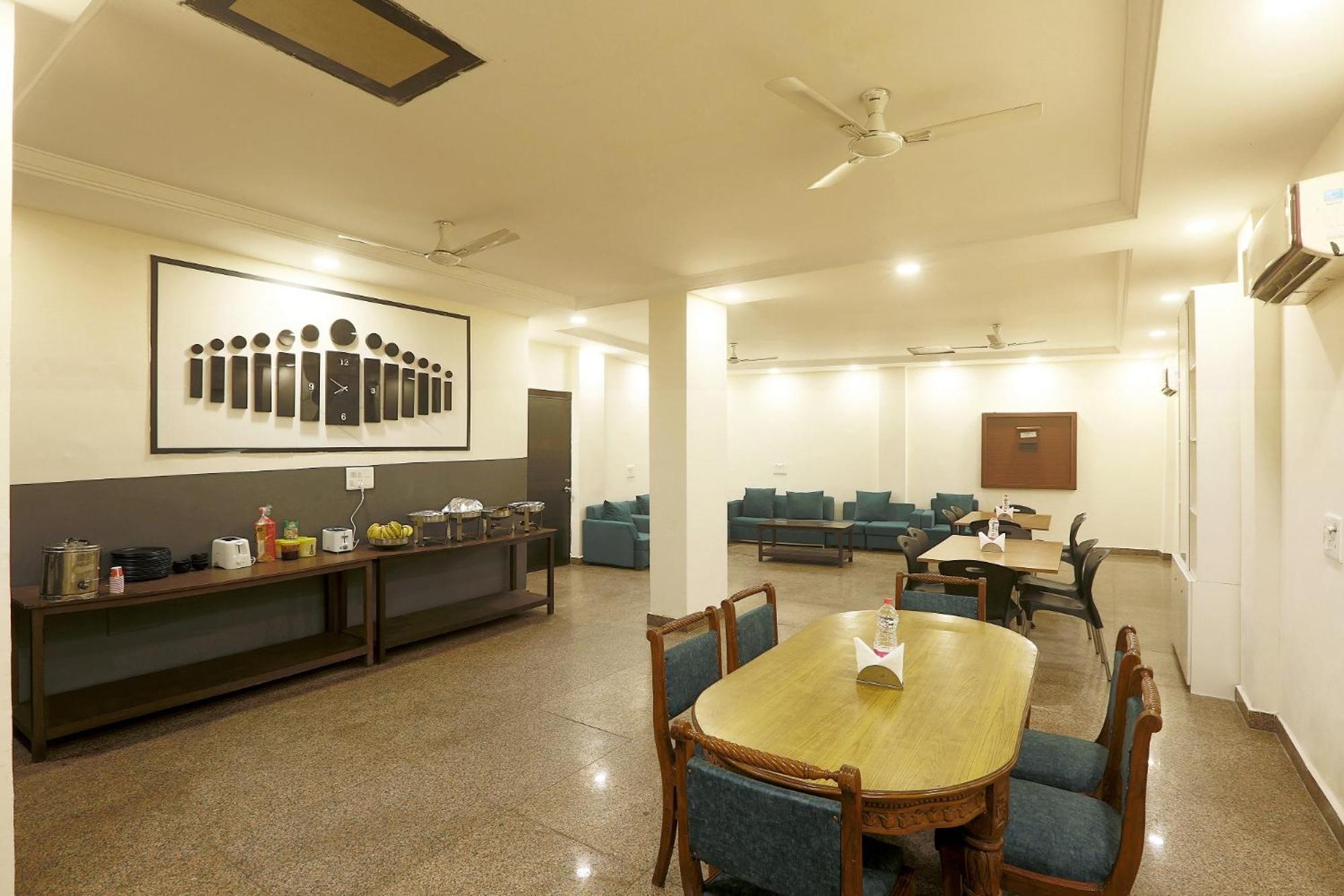 Hotel Sky Wood At Airport Neu-Delhi Exterior foto
