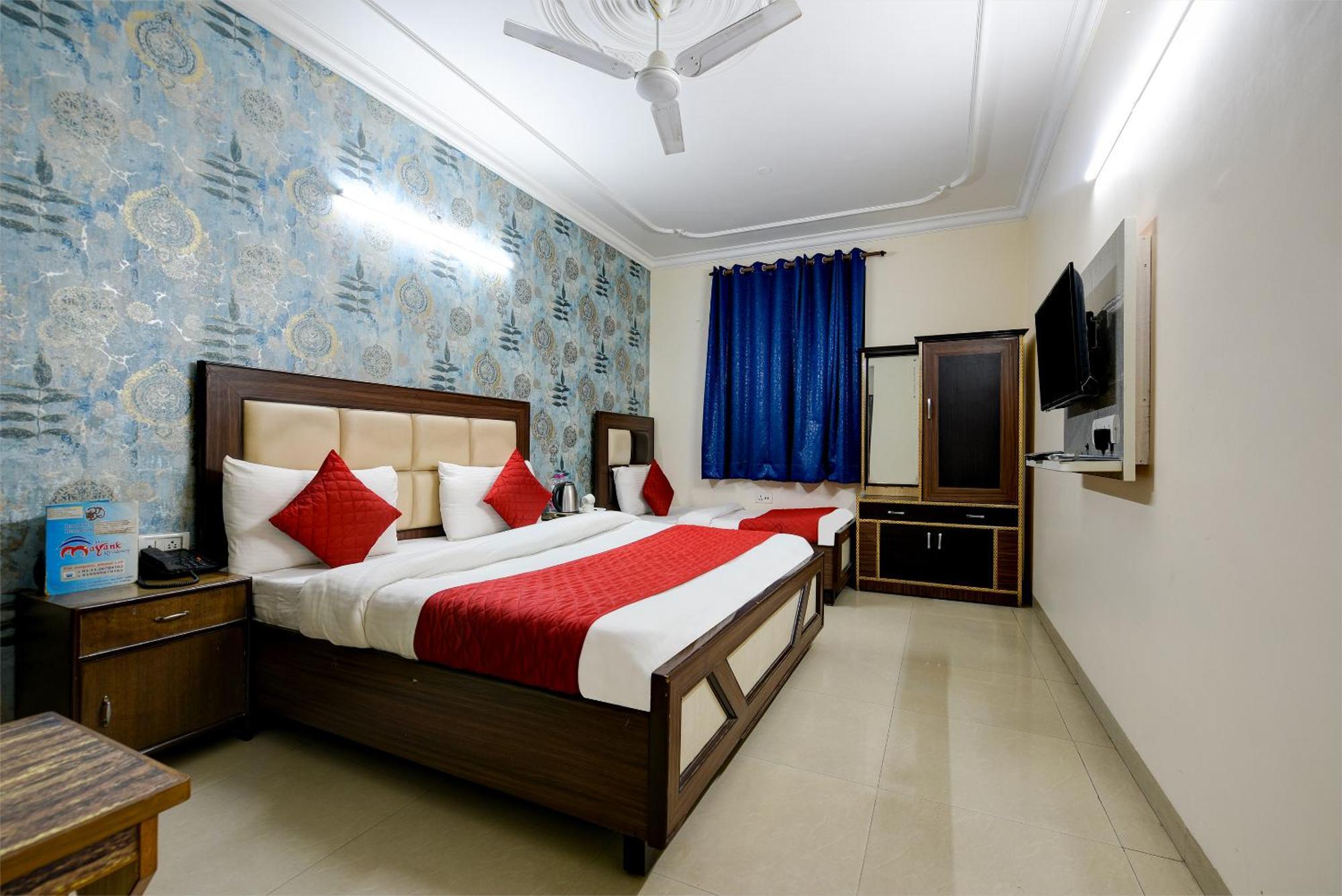 Hotel Sky Wood At Airport Neu-Delhi Exterior foto