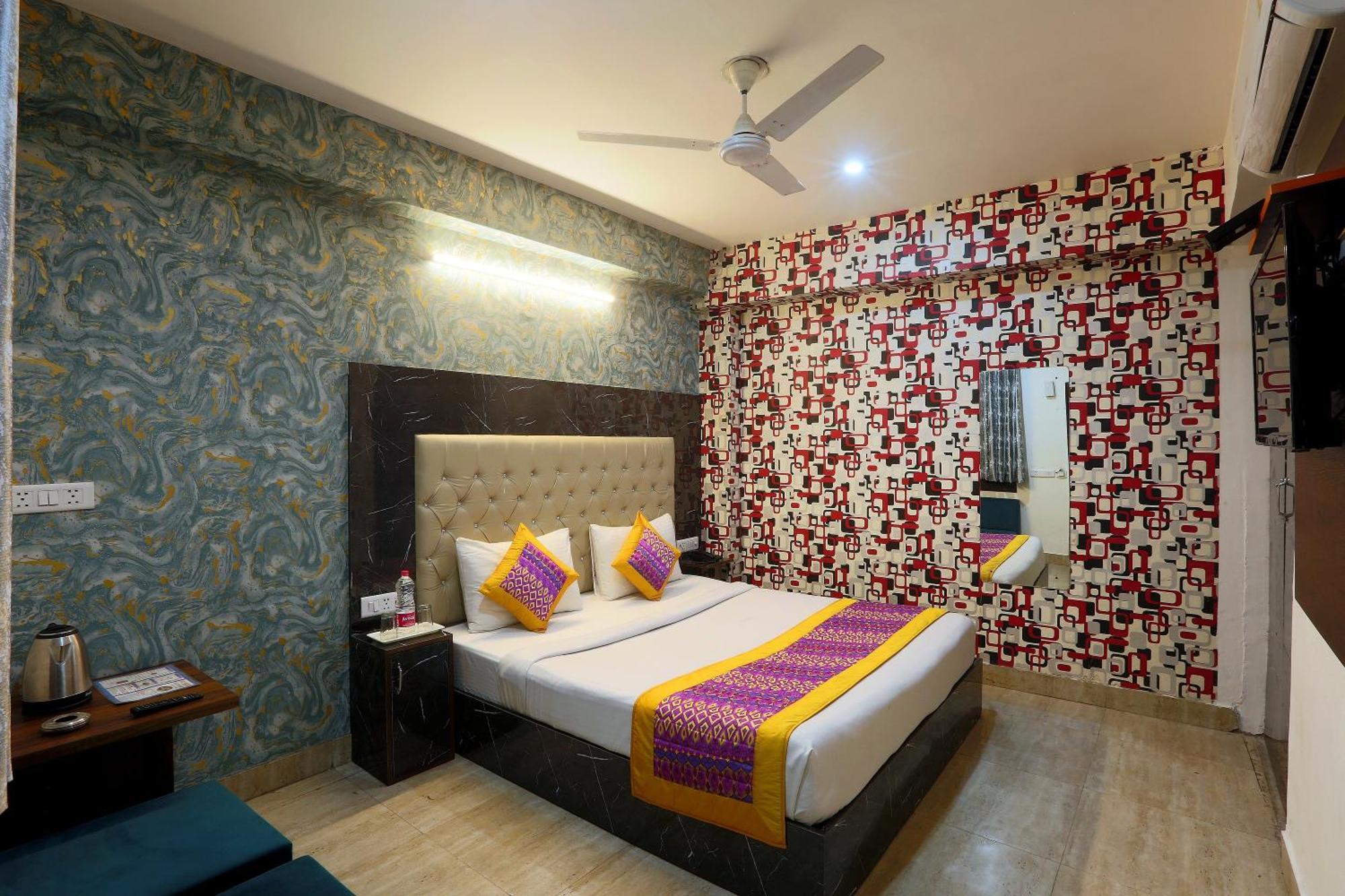 Hotel Sky Wood At Airport Neu-Delhi Exterior foto