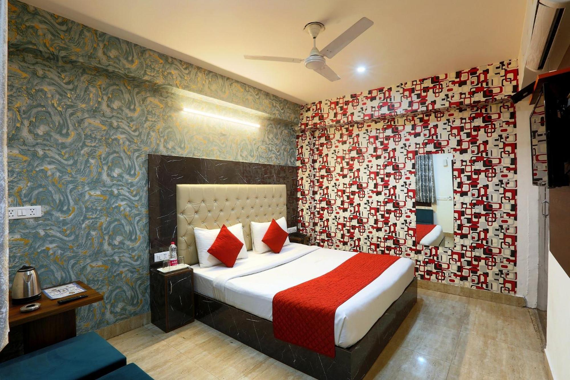 Hotel Sky Wood At Airport Neu-Delhi Exterior foto